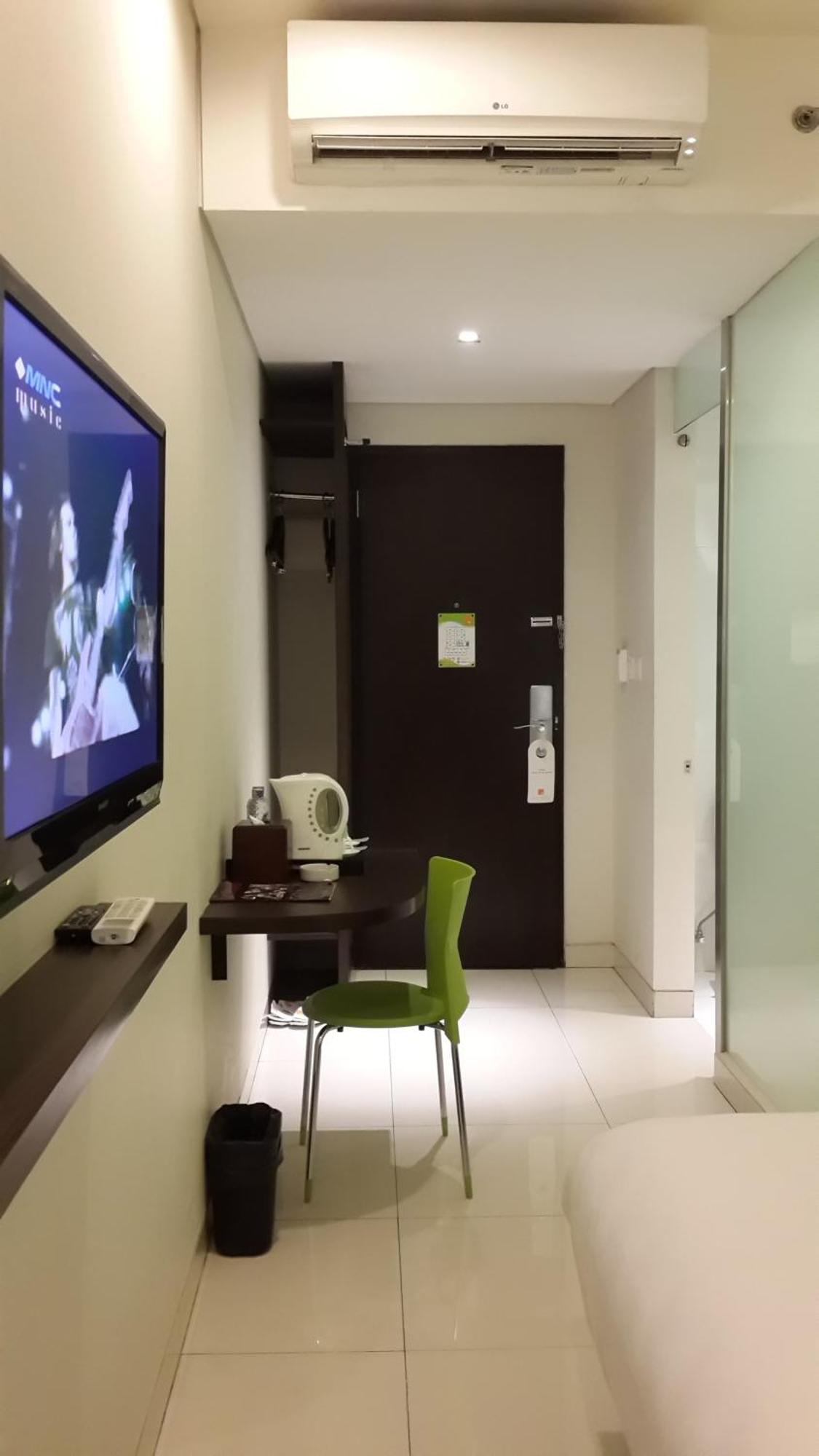 V Hotel Tebet Yakarta Exterior foto
