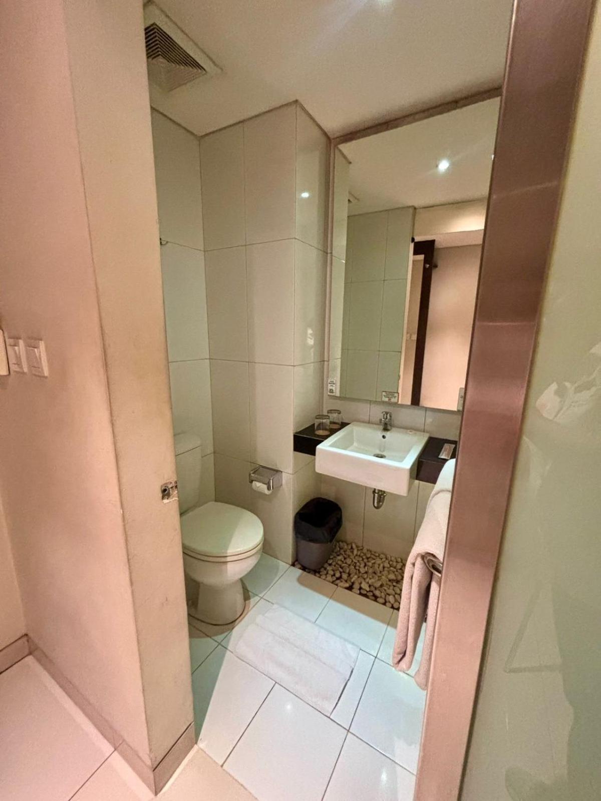 V Hotel Tebet Yakarta Exterior foto