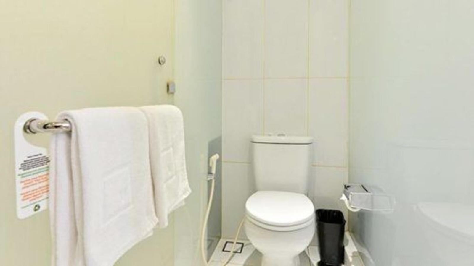 V Hotel Tebet Yakarta Exterior foto