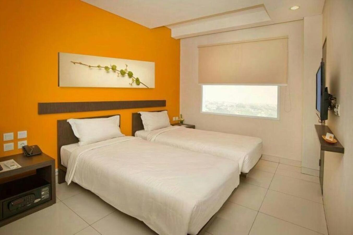 V Hotel Tebet Yakarta Exterior foto
