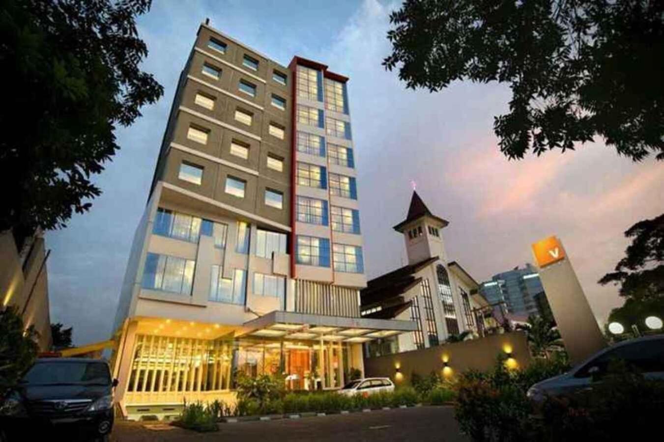 V Hotel Tebet Yakarta Exterior foto