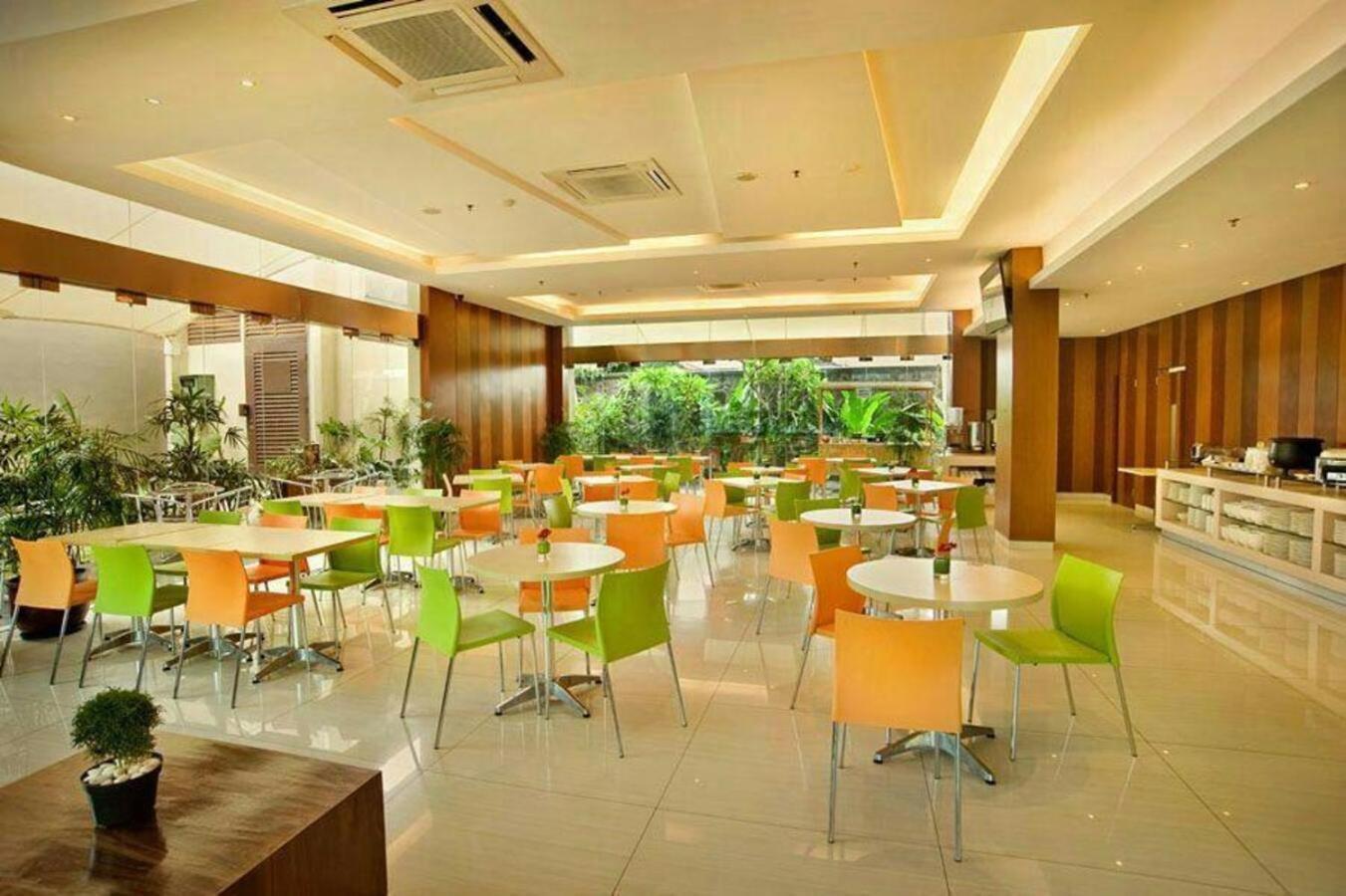 V Hotel Tebet Yakarta Exterior foto
