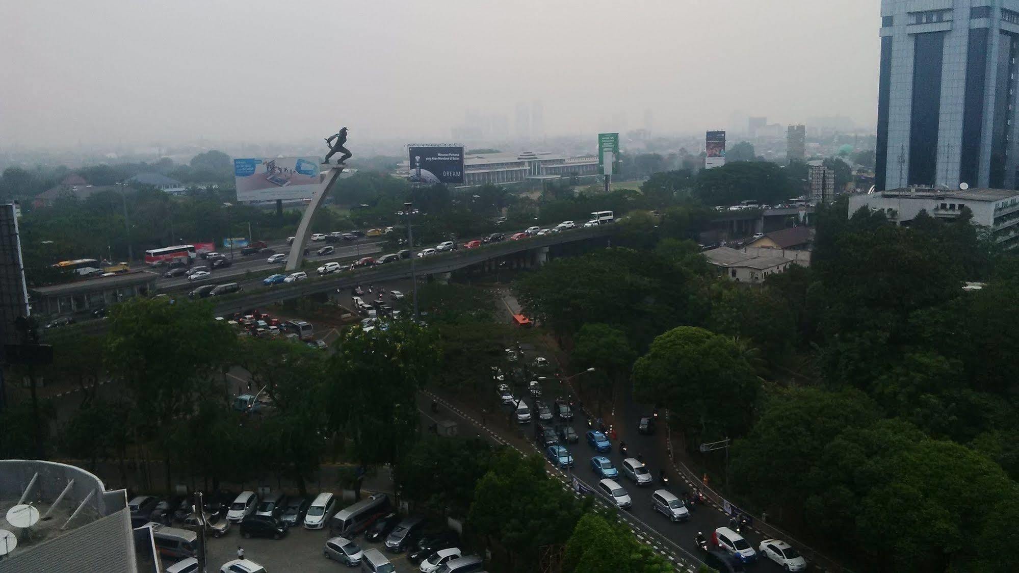 V Hotel Tebet Yakarta Exterior foto